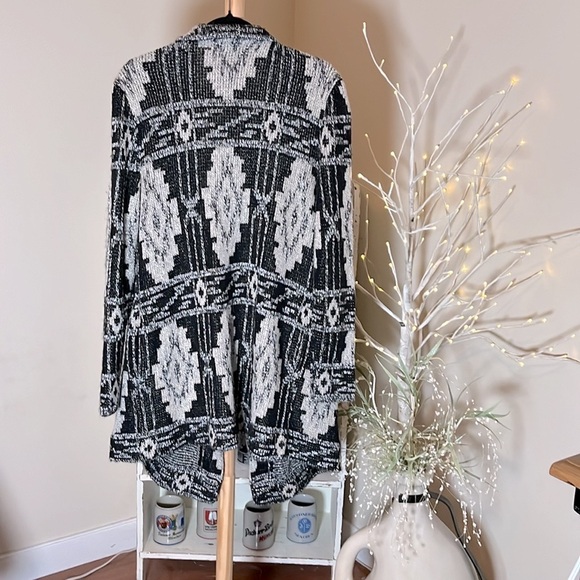 Lucky Brand M Black and beige w/grey and silver woven in. Open front cardigan. - Picture 4 of 5